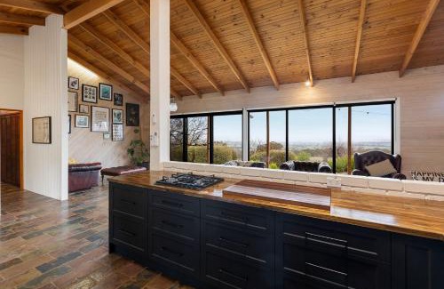 Bridge Creek House | Country Escape - 3BR Home with Panoramic Views