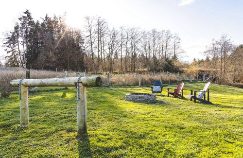 Port Angeles House | Country Estate-Magical Sunsets-Pet Friendly