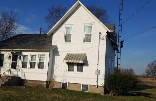 Gypsum House | Country farm house near Port Clinton perfect for fishing and Lake Erie getaways.