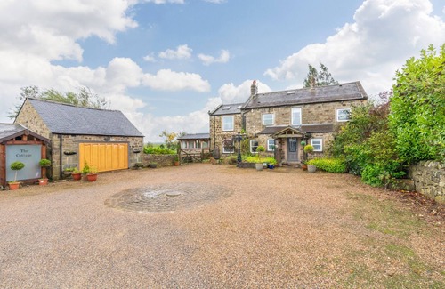 Otley House | Country Farmhouse, Sleeps 13 & New 8Seater Hot Tub