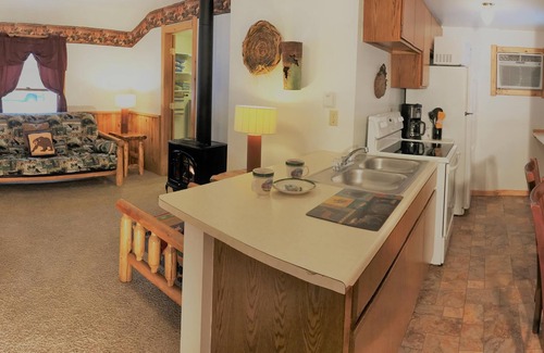 Rapid City Cabin | Country Feel - In Town Appeal Cottage - In Rapid City On Canyon Lake Thirty Minutes from Mt Rushmore