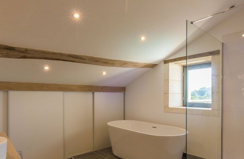 Champagne-et-Fontaine House | Country house with view of the castle.