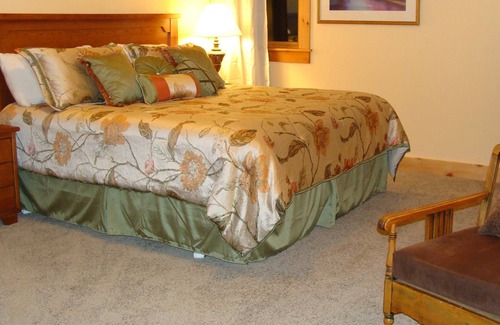 Lexington Cabin | Country Garden King Suite at Heartstone Lodge