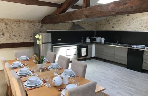 La Roquille House | Country get away in wine region with swimming pool & games room