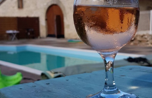 La Roquille House | Country get away in wine region with swimming pool & games room