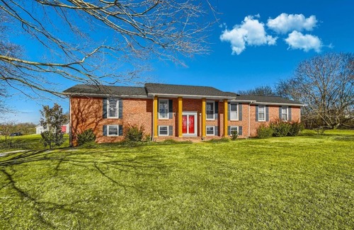 Franklin House | Country Getaway | 5 Acres | Game Room (TA)