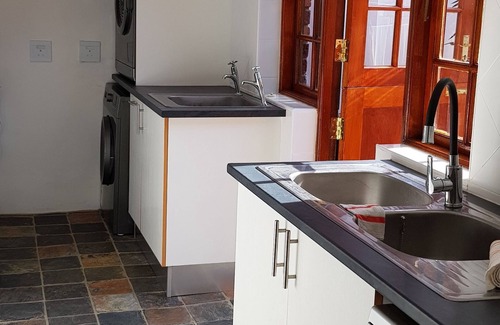 Port Elizabeth Villa | - Country getaway in Peaceful setting yet minutes from Town