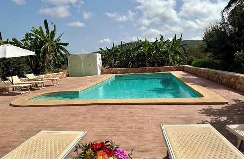 Santa Eulalia del Rio Villa | COUNTRY HOUSE, FOR 6 PEOPLE, WITH 4 BATHROOMS, PRIVATE POOL, FREE WIFI AND A/C
