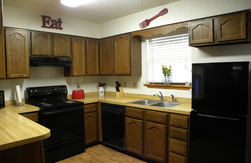 Hobbs House | Country Haven has 3 bedrooms and 2 baths. A kitchen, living room and dining.