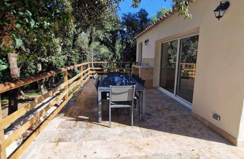 Six-Fours-les-Plages House | Country house close to the sea and amenities. Sleeps 6