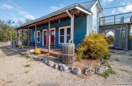 Medina House | Country home at scenic Hill Country crossroads. Sleeps up to 10