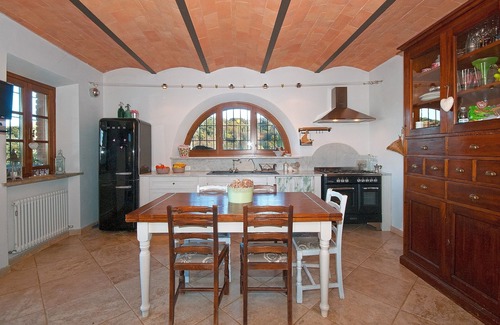 Volterra House | Country Home immersed in the woodland. Beautiful View, Pool and Jacuzzi