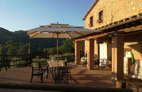 Volterra House | Country Home immersed in the woodland. Beautiful View, Pool and Jacuzzi