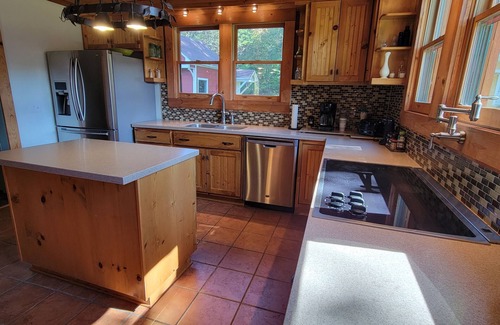 Boomer House | Country Home Private Setting Mountain Views