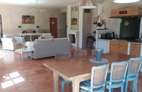 Saint-Quentin-la-Poterie House | Country house 230m2 all comfort, large private swimming pool & garden 1800m2