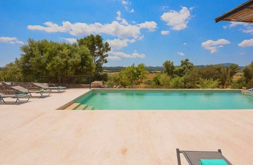Porreres Villa | Country House 'Amazing In Mallorca with Pool' with Mountain View, Wi-Fi and Air Conditioning