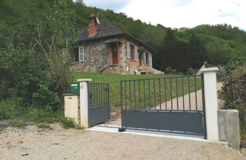 Saint-Hippolyte Villa | Country house by the river