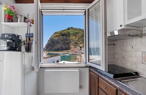 Sant'Angelo House | Country House 'Casatullio - Sant'angelo D'ischia' with Sea Views, Wi-Fi and Air Conditioning