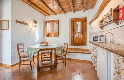 La Zubia House | Country House 'Casa Rural El Corral' with Mountain Views, Shared Pool and Wi-Fi