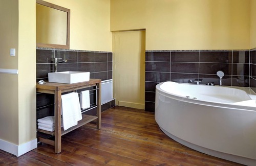 Flaujagues Villa | Country House 'Clos Castaing' with Private Pool, Private Terrace and Wi-Fi