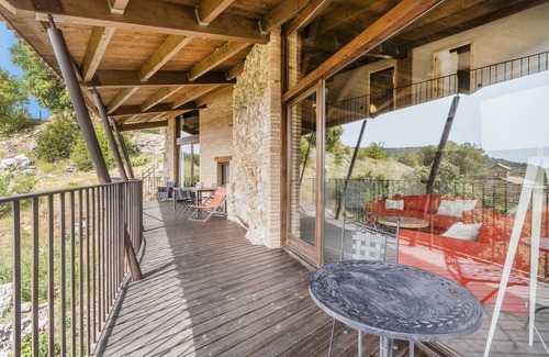 Oden House | Country House 'El Cobert De Lera' with Mountain View, Private Pool and Wi-Fi