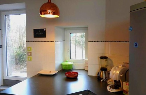 Guilers House | Country house. Green setting. Between the north and south of the department.