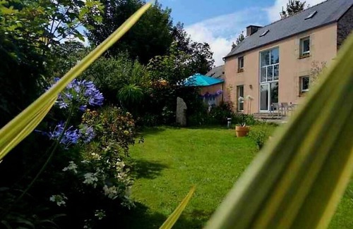 Guilers House | Country house. Green setting. Between the north and south of the department.