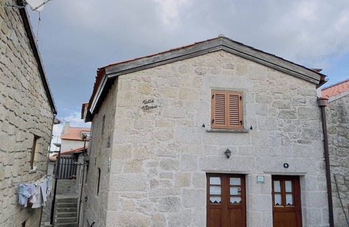 Fundao Cottage | Country house in historic village, traditional granite house/Castelo Novo.