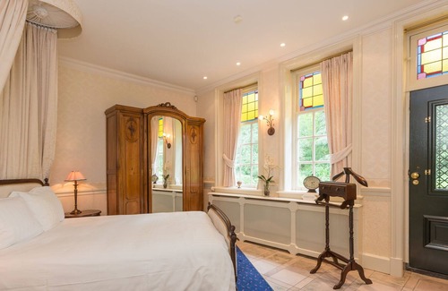 Deurningen Villa | Country house in nature with private bathroom in each room