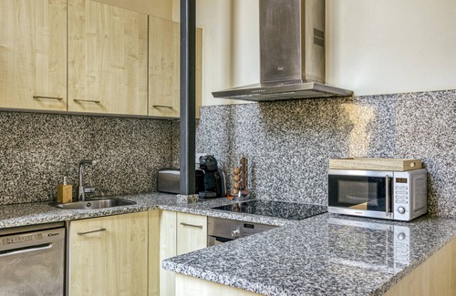 Navata Villa | Country House 'L Heura' with Private Terrace, Wi-Fi and Air Conditioning