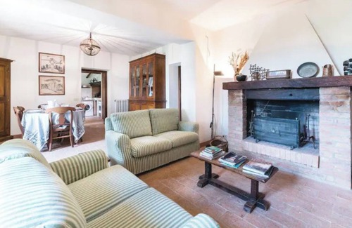 Citta della Pieve House | Country House 'La Francesca' with Private Pool, Private Garden and Wi-Fi