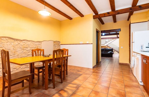 La Jana House | Country House 'Les Oliveres Mil·lenaries 2' with Shared Pool, Wi-Fi and Air Conditioning