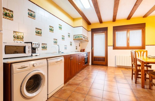 La Jana House | Country House 'Les Oliveres Mil·lenaries 2' with Shared Pool, Wi-Fi and Air Conditioning