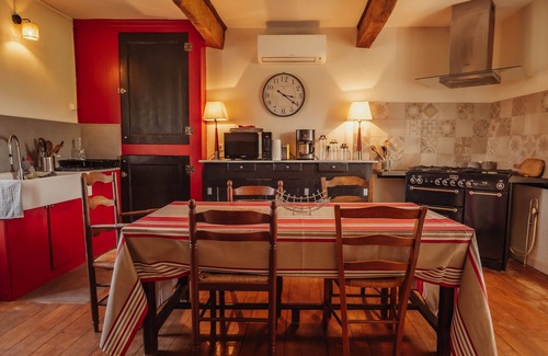 Rouede House | Country House 'Maison De Rouède' with Mountain View, Wi-Fi and Air Conditioning