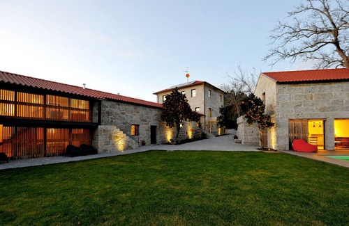 Fafe House | Country house Mezzanine. Rustic and modern. Organic Farm 7 hectares of Erm