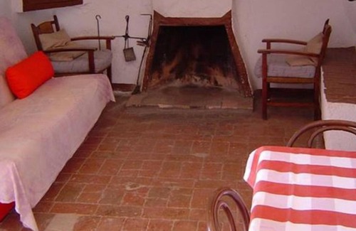 Villena House | Country House 'Miramontes' with Mountain View, Private Terrace and Air Conditioning