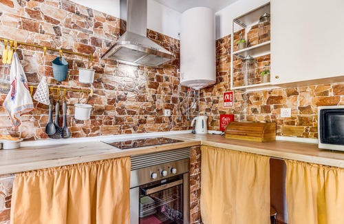 Sao Simao Villa | Country House "O Mundo Da Lua - Casa Este" with Shared Garden & Wi-Fi