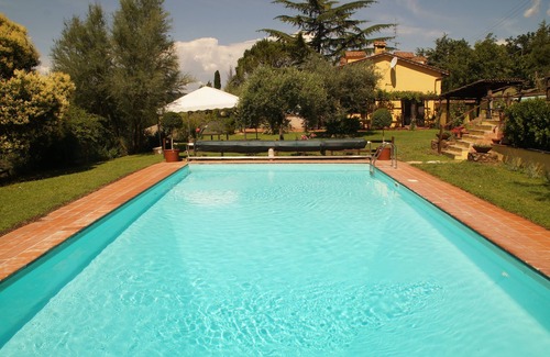 Montoro House | country house overlooking the Tiber Valley