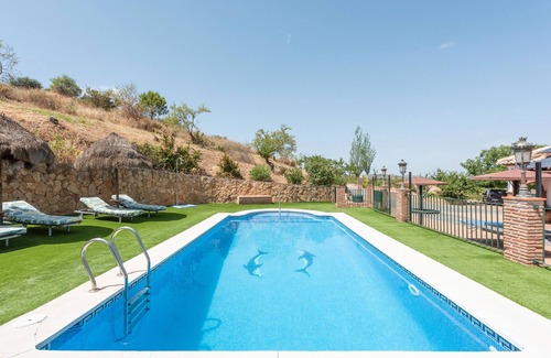 Colmenar House | Country House 'Piedras Blancas' with Mountain View, Private Pool and Wi-Fi