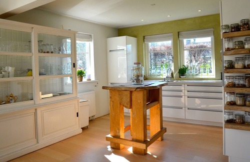 Heiloo House | Country house with 1200 m² garden in a beautiful location. Rest, relaxation and comfort!