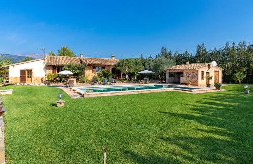 Ullaro House | Country house with amazing pool in a beautiful rural setting