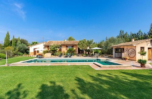 Ullaro House | Country house with amazing pool in a beautiful rural setting