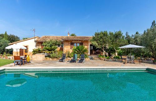 Ullaro House | Country house with amazing pool in a beautiful rural setting