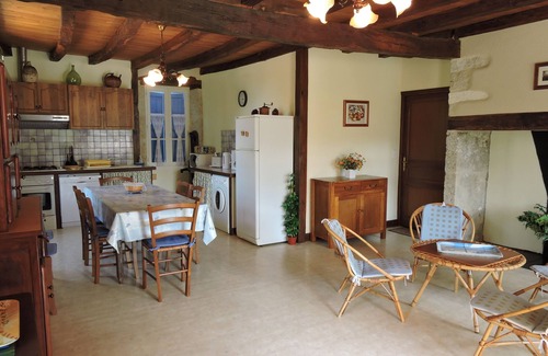 Mauroux House | Country house with heated swimming pool with solar panels.