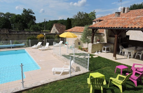 Mauroux House | Country house with heated swimming pool with solar panels.