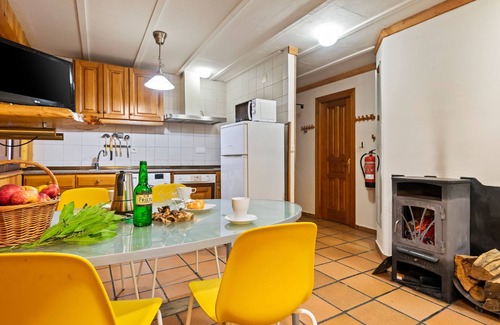 Taranes Cottage | Country House with Hot Tub in Taranes, Asturias