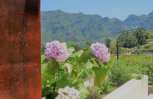 Sao Vicente Cottage | Country house with terrace, vegetable garden and splendid views of the mountains