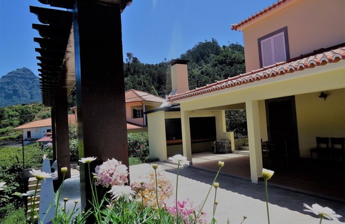 Sao Vicente Cottage | Country house with terrace, vegetable garden and splendid views of the mountains