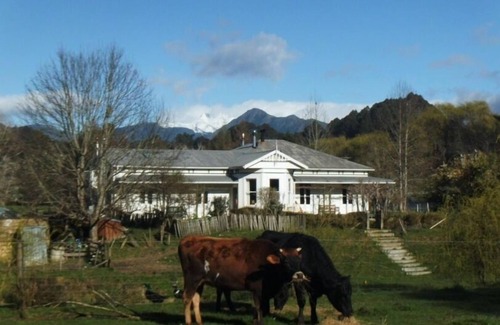 Ngatimoti House | Country idyll by the stream