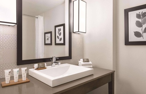 Williamsburg Hotel | Country Inn & Suites by Radisson, Williamsburg East (Busch Gardens), VA